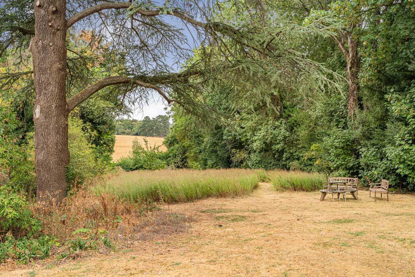 2 bed property in Remenham Hill, Henley-On-Thames